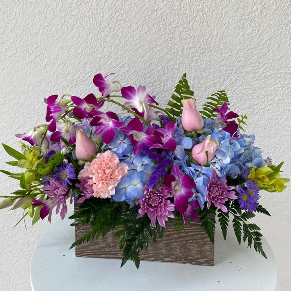 Flores Que Enamoran, Bello Arreglo Para Decoración, Flores Para Regalar De Cumpleaños, Rosas, Claveles, Hortensias, Fresh Flowers Orlando, Delivery in Orlando, FL, Florist.
