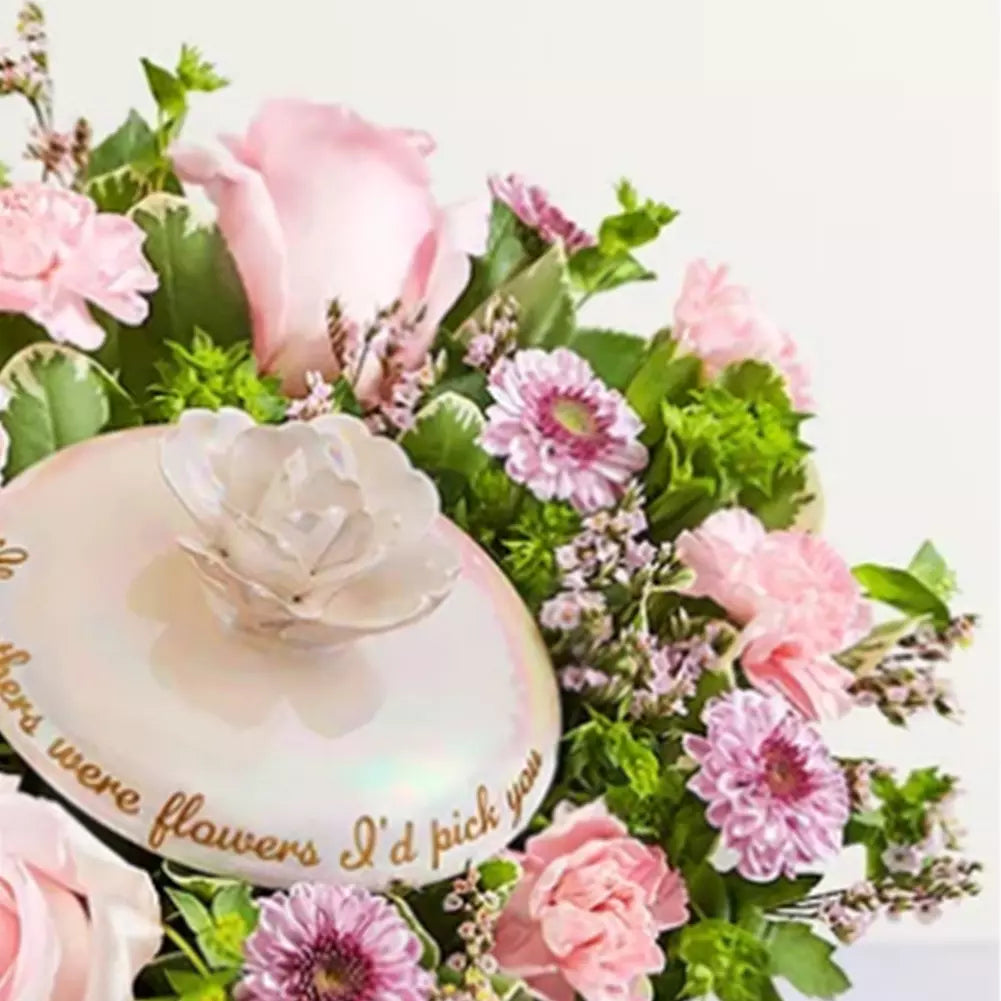 Discover the elegance and charm of our Gift For Mom. 👩🏼🦰 With its special design base, this gift is perfect to show Mom how much you love her.