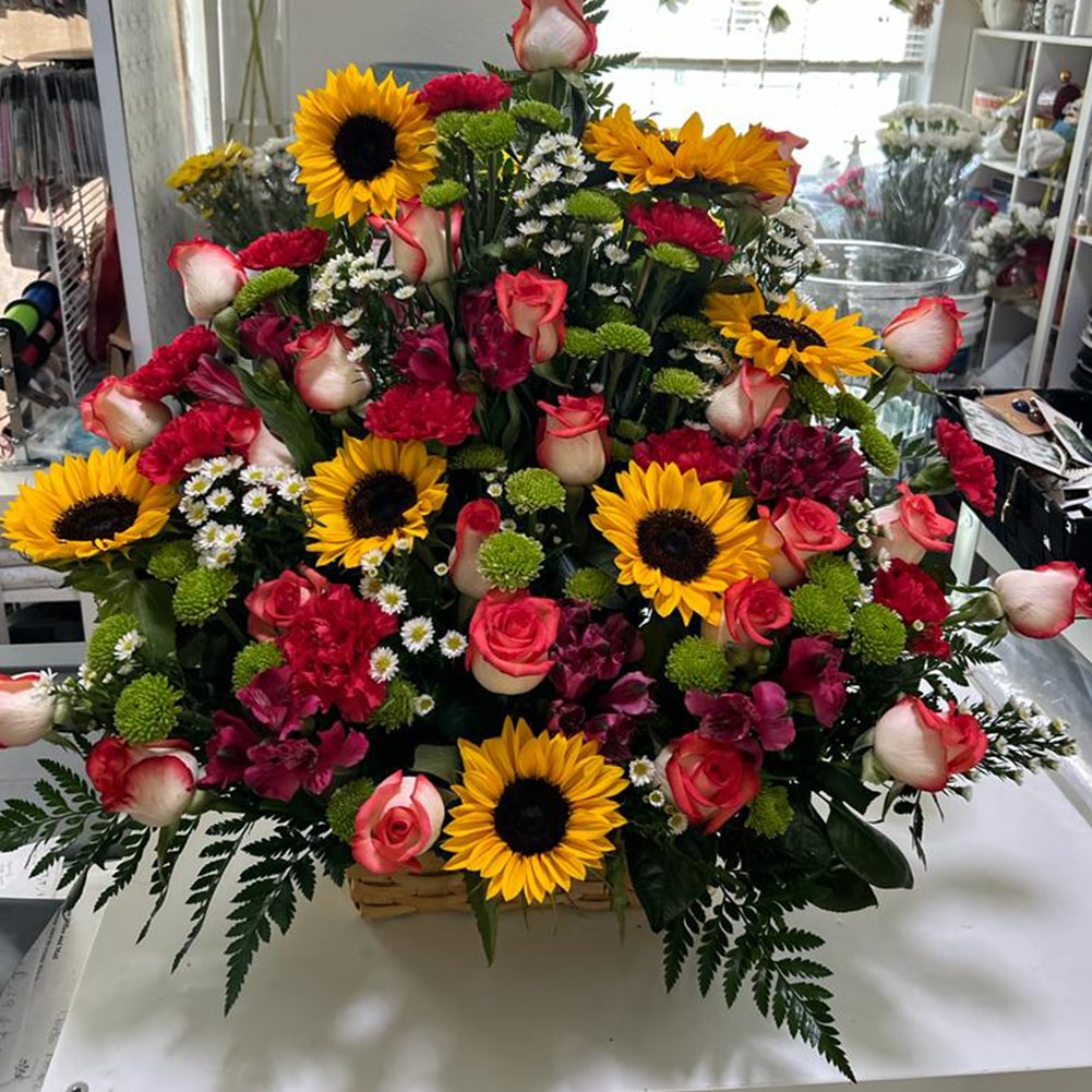 Rosas Girasoles Ensueño, Dale Un Regalo único y Especial con el Arreglo Floral de Rosas Girasoles Ensueño. Flores Para Cumpleaños, Flores Para Mujer, Flores Para Toda Ocasión. Fresh Flowers Orlando, Delivery in Orlando, FL, Florist.
