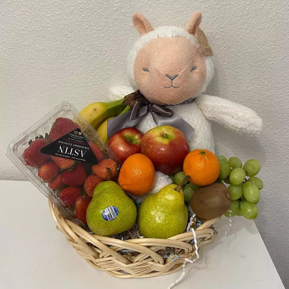 Con nuestra canasta Gracias Frutas Frescas, regale un hermoso detalle que viene acompañado con una oveja de peluche. Una manera elegante y saludable de demostrar tu aprecio. Fresh Flowers Orlando Florist
