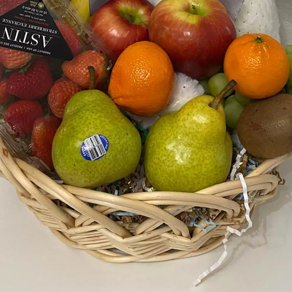 Con nuestra canasta Gracias Frutas Frescas, regale un hermoso detalle que viene acompañado con una oveja de peluche. Una manera elegante y saludable de demostrar tu aprecio. Fresh Flowers Orlando Florist