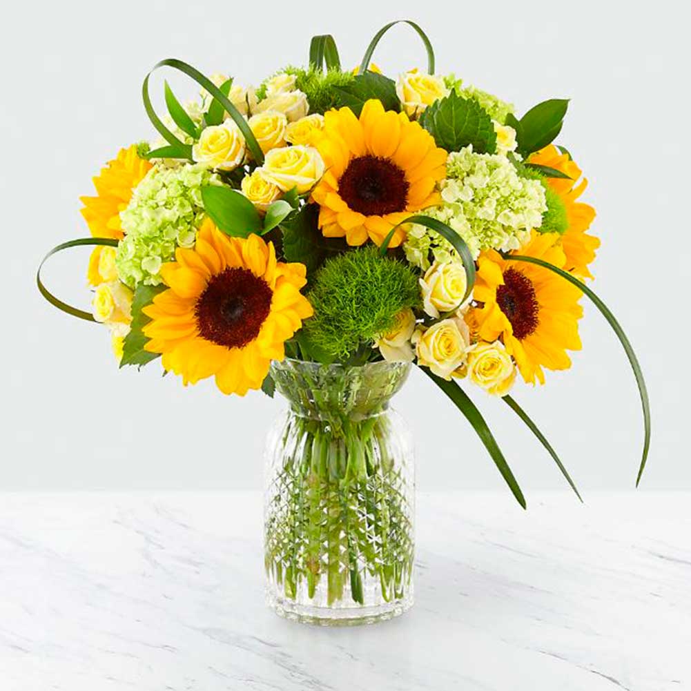Paraíso Orange, tamaño grande, a medida que cambia el clima, el otoño se está presentando, este arreglo está diseñado con girasoles, hortensias y rosas, nuestro jarrón transparente es un hermoso regalo para cumpleaños, simpatía o simplemente porque es una buena ocasión Fresh Flowers Orlando