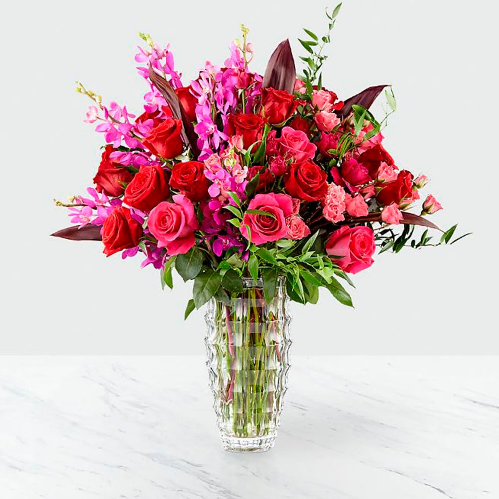 Rosas Rojas de Aniversario, Es un hermoso regalo para un aniversario, un regalo de flores para un cumpleaños, flores para todas las ocasiones y decoración. Fresh Flowers Orlando.