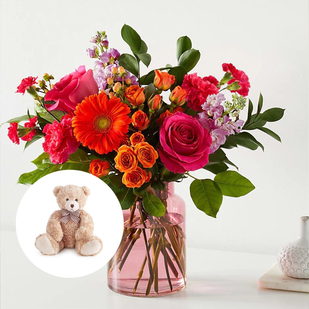 Bouquet Fiesta, With Blush Vase + Teddy Bear, Su Hermosa Mezcla De Flores Te Garantiza Un Ramo Único Cada Vez. Flores: Margaritas, Claveles, Nuestro Bouquet Fiesta Hará De Tu Ocasión Especial Un Momento Memorable. Flores De Cumpleaños, Margaritas, Claveles, Fresh Flowers Orlando, Florida, Delivery.