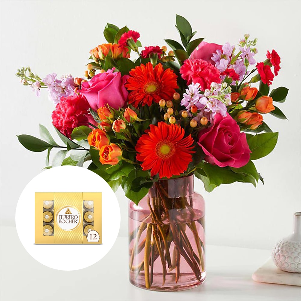 Bouquet Fiesta, Premium With Blush Vase + Chocolate Ferrero Rocher x12 unidades, Su Hermosa Mezcla De Flores Te Garantiza Un Ramo Único Cada Vez. Flores: Margaritas, Claveles, Nuestro Bouquet Fiesta Hará De Tu Ocasión Especial Un Momento Memorable. Flores De Cumpleaños, Margaritas, Claveles, Fresh Flowers Orlando, Florida, Delivery.