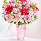 Sentimiento Por Mamá, flores para regalar con rosas, lirios y pompones, que transmiten amor, agradecimiento y alegría, hazle sentir especial con este hermoso detalle, entrega de flores a domicilio en Orlando, Fresh Flowers Orlando, florista