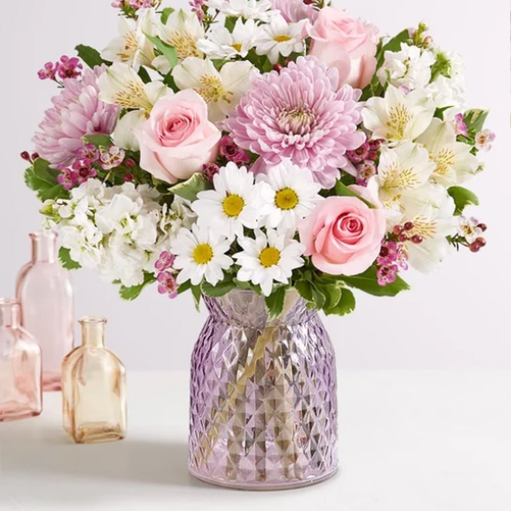 Flowers For Mom is the perfect gift to show your mom how much you love her, this bouquet includes elegant roses, classic daisies, delicate astromelias and vibrant carnations, flower delivery to Orlando, Fresh Flowers Orlando.