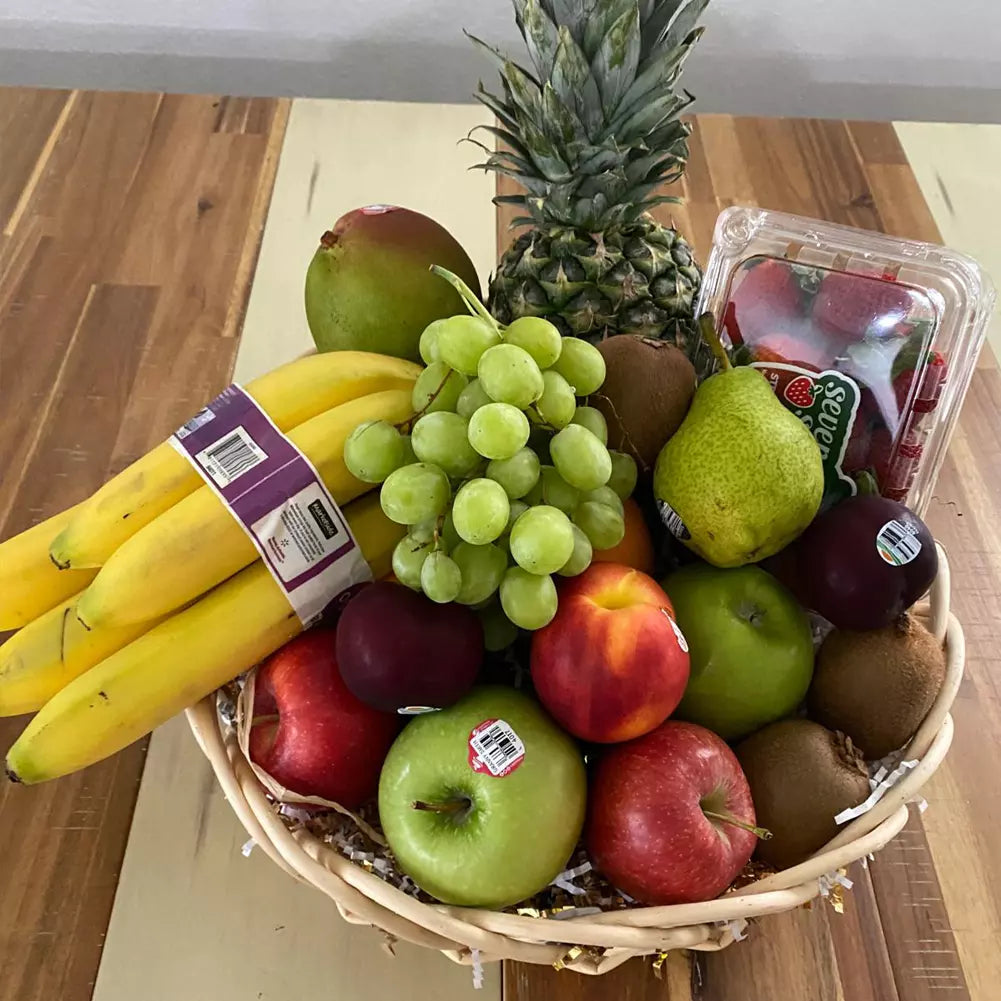 Celebrate his birthday with our delicious 🍍 Fresh Fruit Basket, with a selection of bananas, pineapple, apples, peaches, grapes, strawberries and kiwis, an elegant and nutritious gift.