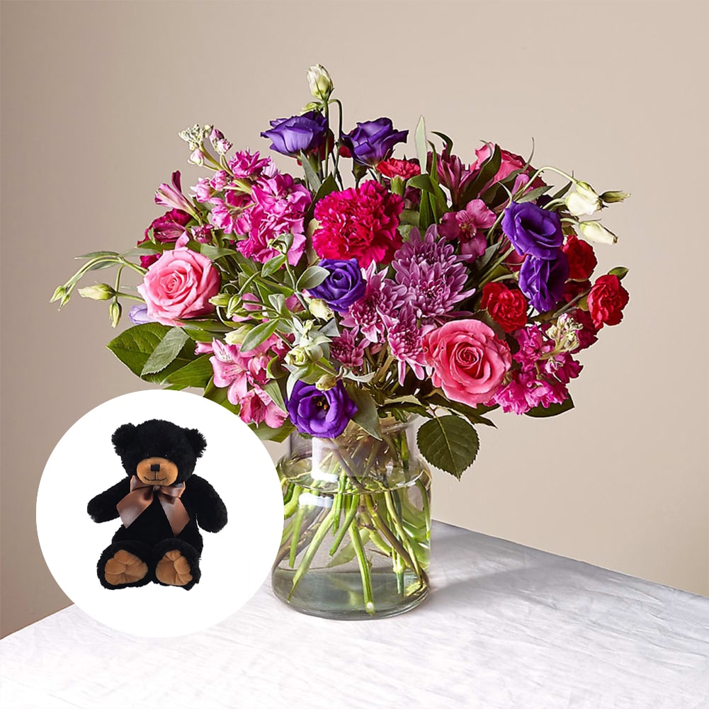Lindo Bouquet + Small Black Bear. Recuérdale a tu novia, a tu mamá o a alguien especial que los amas con este hermoso ramo de claveles, pompones y más hermosas flores en un jarrón de vidrio transparente. Fresh Flowers Orlando, Delivery in Orlando, FL, Florist.