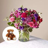 Lindo Bouquet + Small Honey Bear. Recuérdale a tu novia, a tu mamá o a alguien especial que los amas con este hermoso ramo de claveles, pompones y más hermosas flores en un jarrón de vidrio transparente. Fresh Flowers Orlando, Delivery in Orlando, FL, Florist.