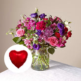 Lindo Bouquet + 18" Metallic Red Heart Flat. Recuérdale a tu novia, a tu mamá o a alguien especial que los amas con este hermoso ramo de claveles, pompones y más hermosas flores en un jarrón de vidrio transparente. Fresh Flowers Orlando, Delivery in Orlando, FL, Florist.