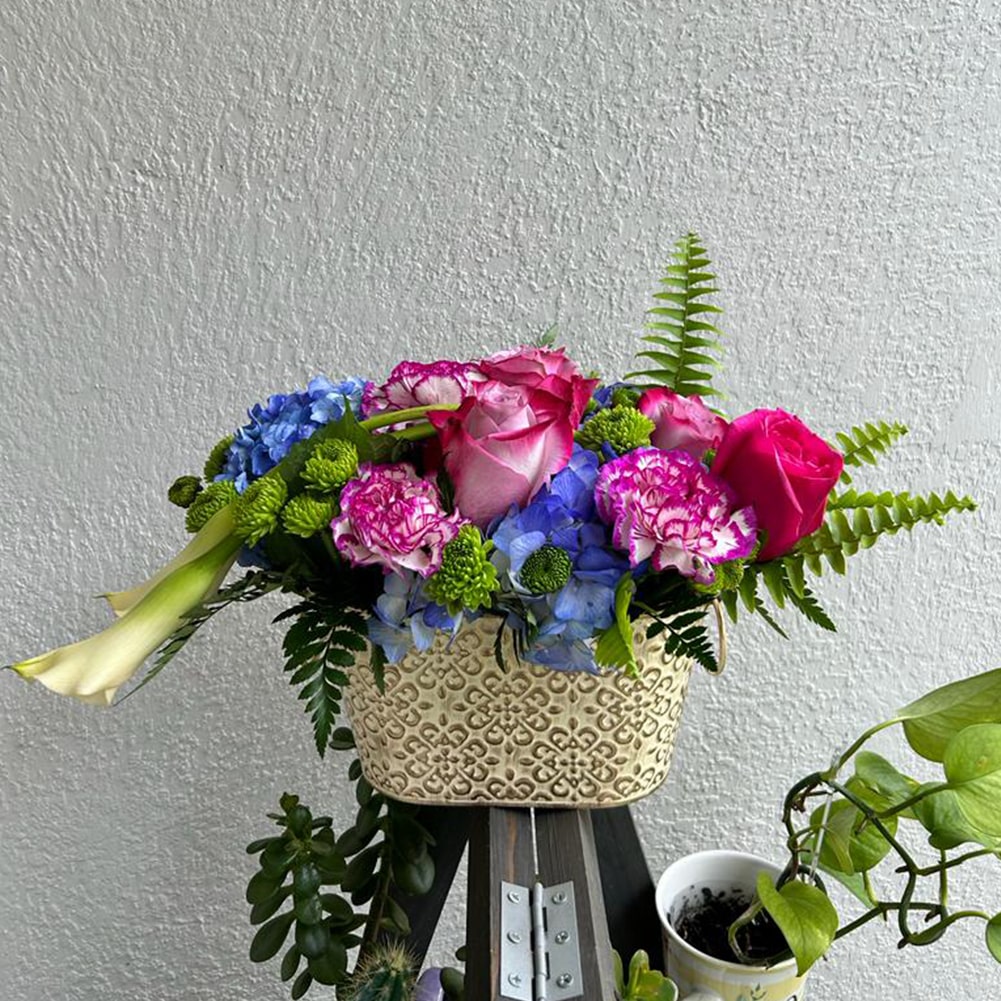 Rosas Claveles Hortensias Dream, Bello Arreglo Para Decoración, Flores Para Regalar De Cumpleaños, Fresh Flowers Orlando, Delivery in Orlando, FL, Florist.