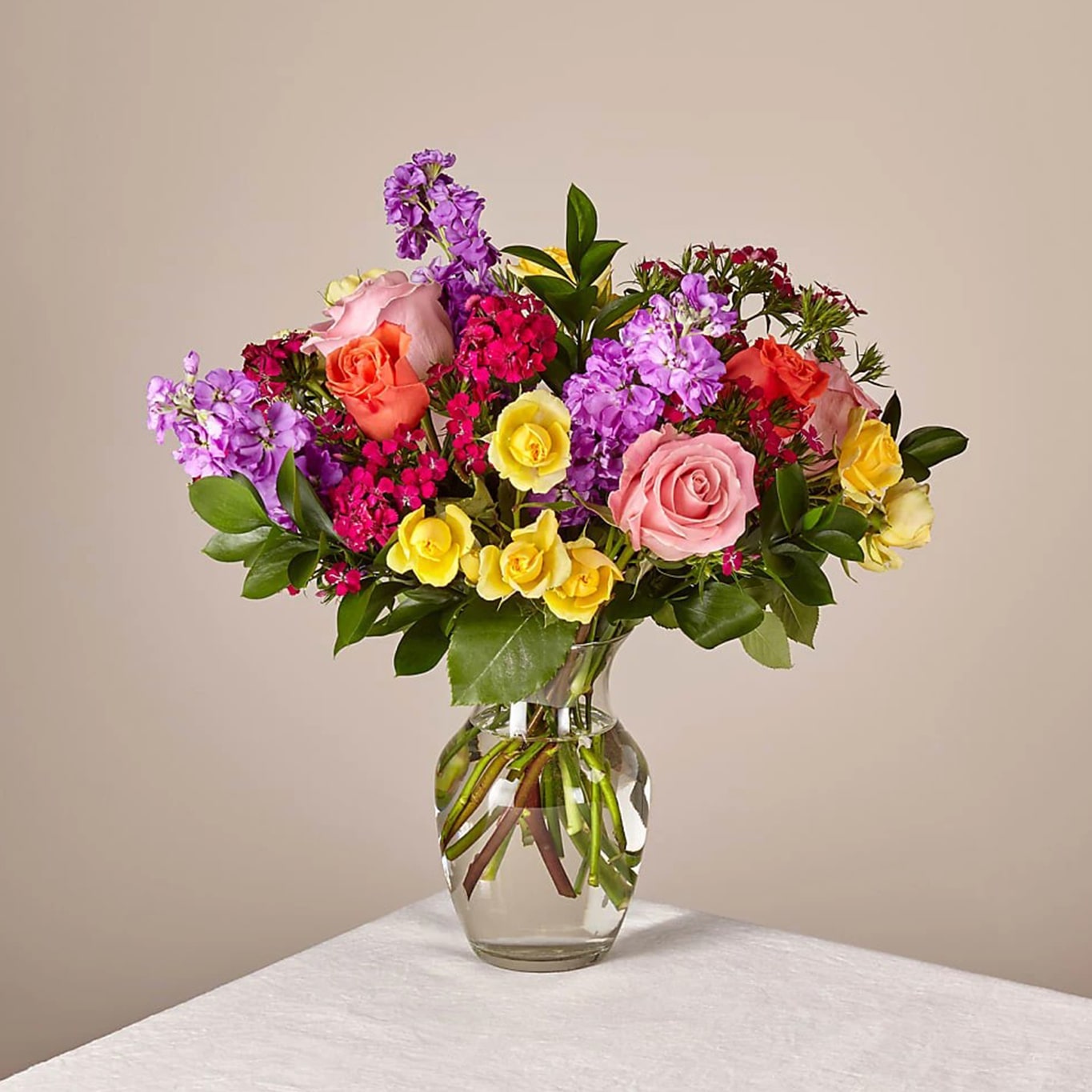 Bouquet of Love in Spring, Home decoration with roses and carnations, it is a beautiful gift for anniversary, flower gift for birthday, flowers for all occasions and decoration, Fresh Flowers Orlando.