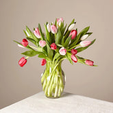 Bouquet of Tulips Love, tulip home decoration, it is a beautiful gift for anniversary, flower gift for birthday, flowers for all occasions and decoration, Fresh Flowers Orlando.