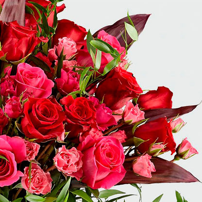 Rosas Rojas de Aniversario, Es un hermoso regalo para un aniversario, un regalo de flores para un cumpleaños, flores para todas las ocasiones y decoración. Fresh Flowers Orlando.