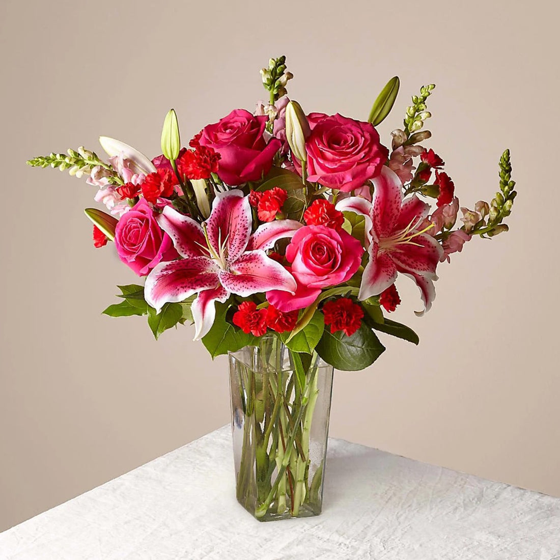 Roses Special Valentine, It is a beautiful anniversary gift, birthday flower gift, all occasion flower, and decoration, Fresh Flowers Orlando.