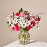 Roses Sweet Sigh, home decoration flowers with roses, it is a beautiful gift for anniversary, flower gift for birthday, flowers for all occasions and decoration, Fresh Flowers Orlando.