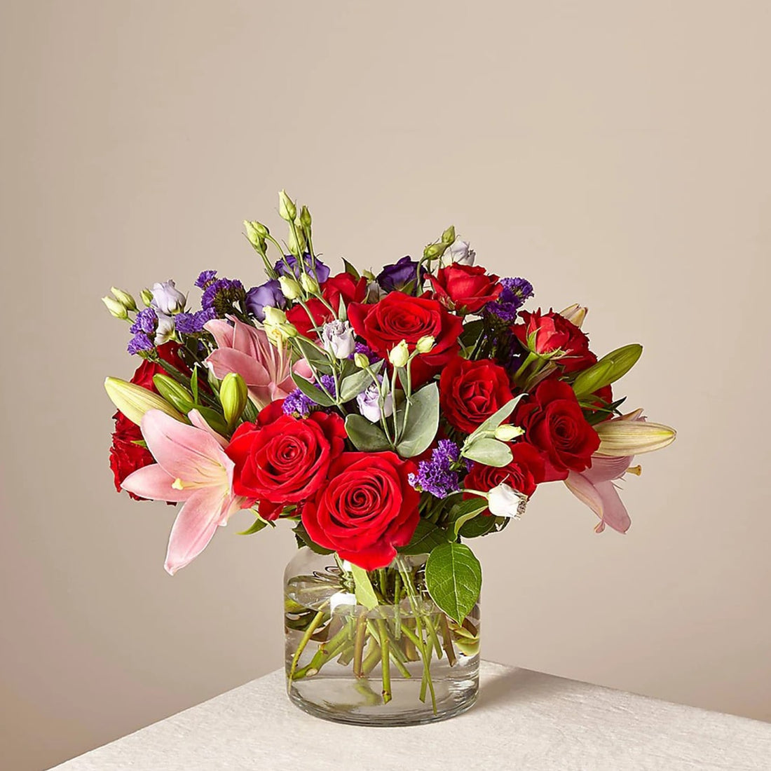 Stunning Love Flowers, Arrangement with roses, lilies, it is a beautiful gift for anniversary, flower gift for birthday, flowers for all occasions and decoration, Fresh Flowers Orlando.